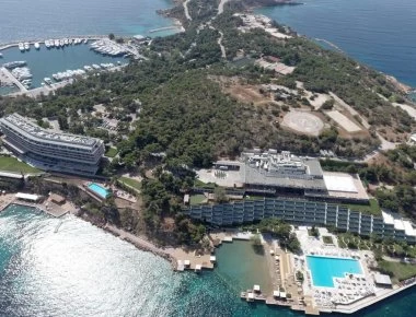 Bloomberg: «Η Αθηναϊκή Ριβιέρα μπορεί να διπλασιάσει τα έσοδα της Ελλάδας»